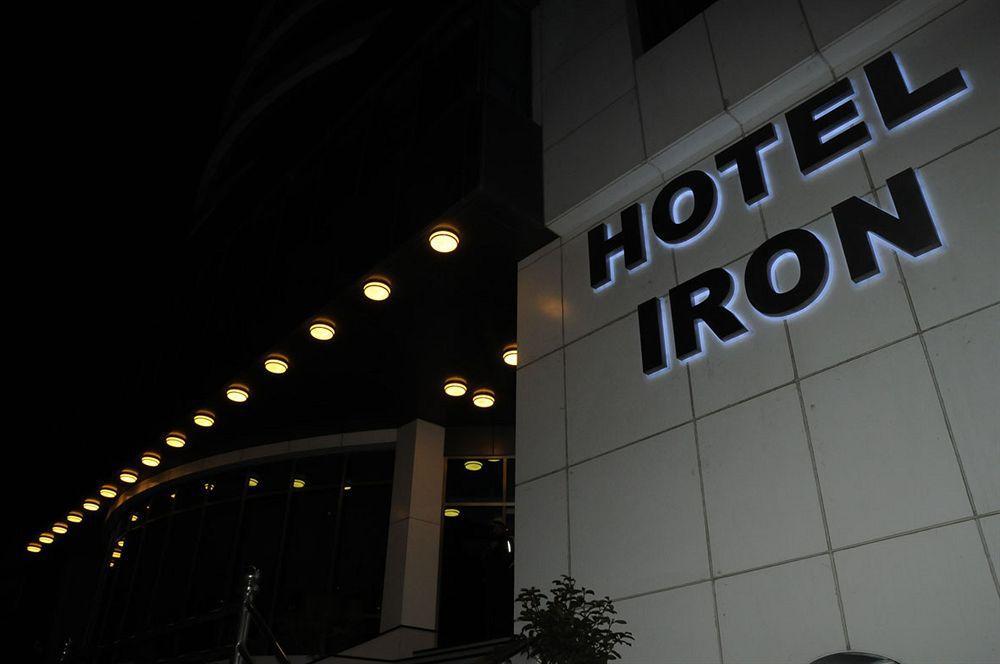 Iron Hotel Hokmeli Exterior foto